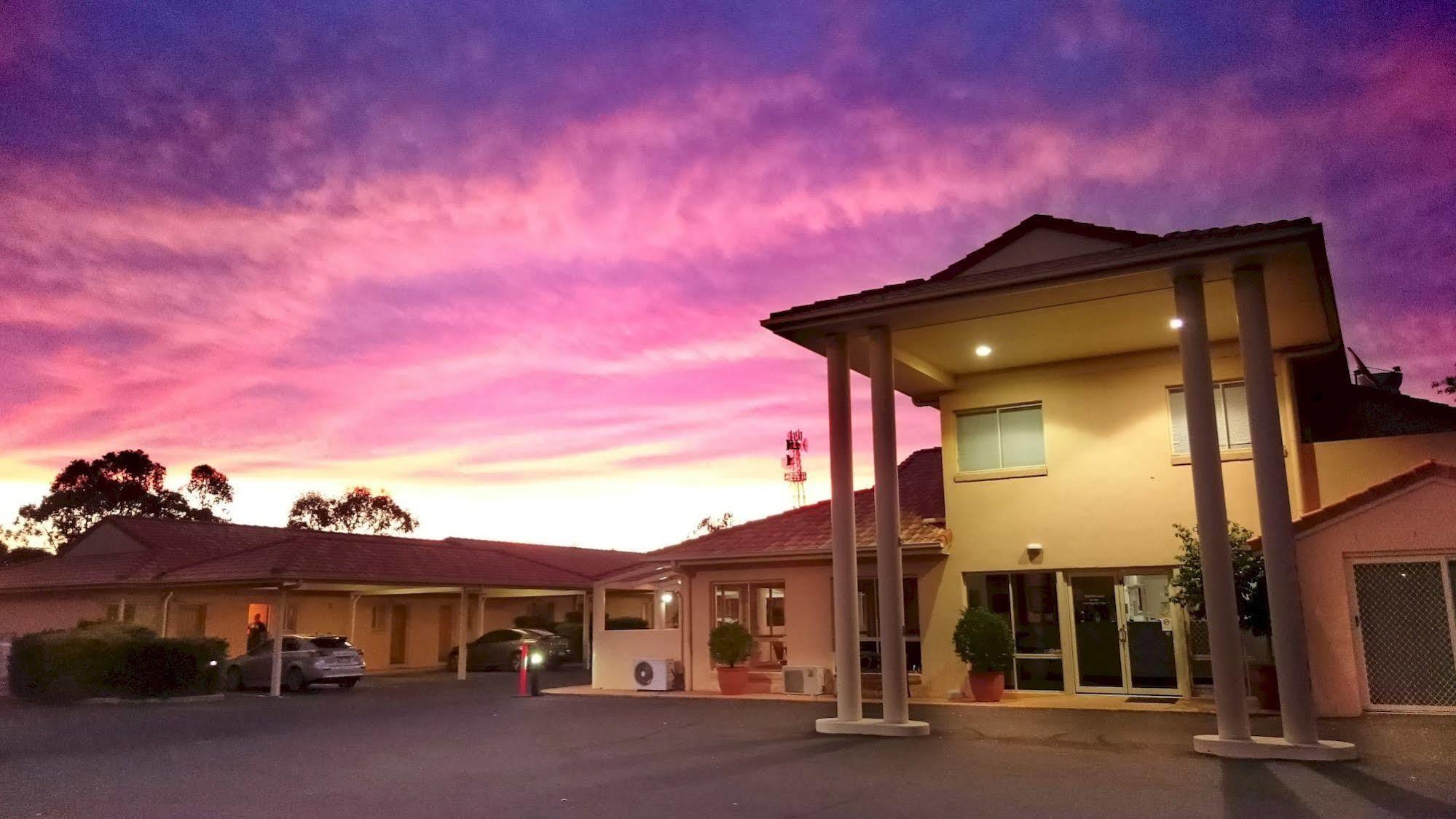 Country Roads Motor Inn Goondiwindi Buitenkant foto