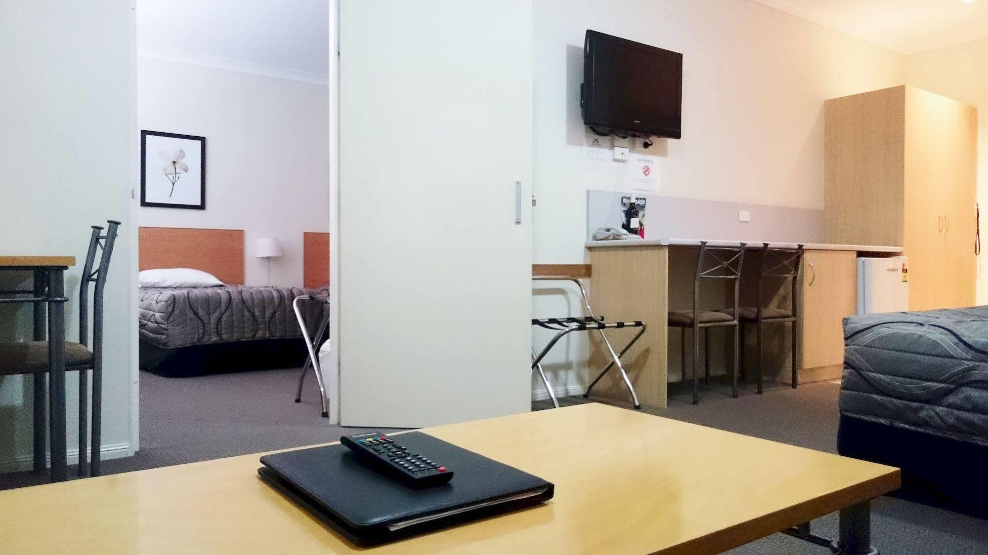Country Roads Motor Inn Goondiwindi Buitenkant foto